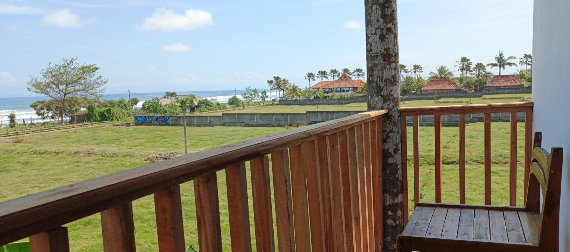 Friend House Stay & Surf Airsatang Exterior photo